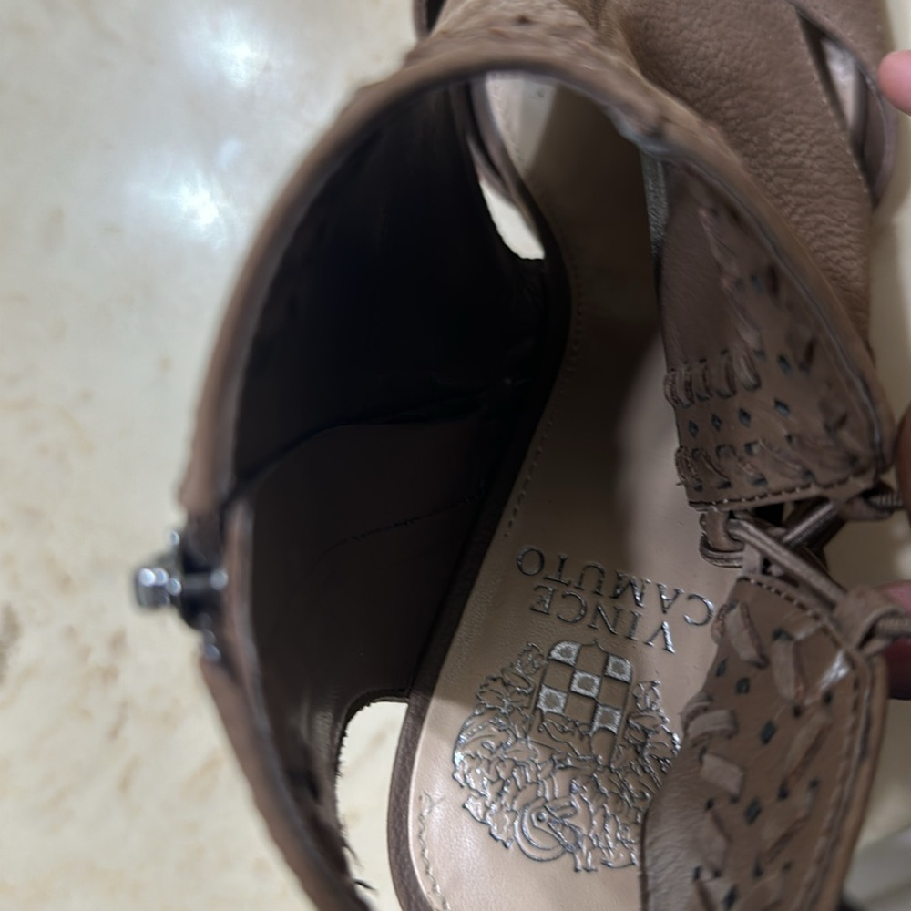 Women’s shoe lightly worn. - Picture 6 of 6